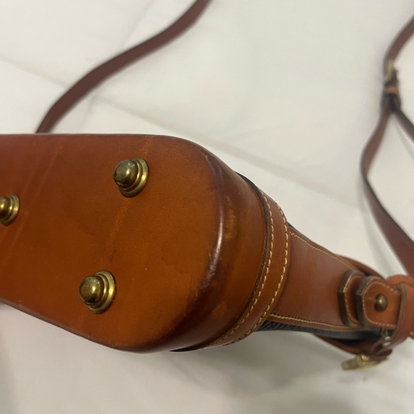 Classic Black and Brown Leather Shoulder Bag - Picture 3 of 10